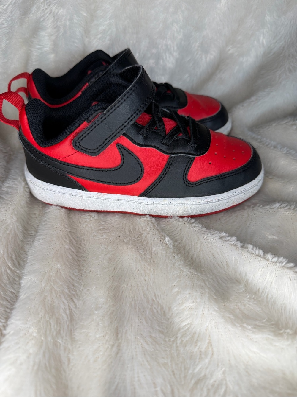 Nike Kids Red and Black Hook-and-Loop Low-Top Sneakers